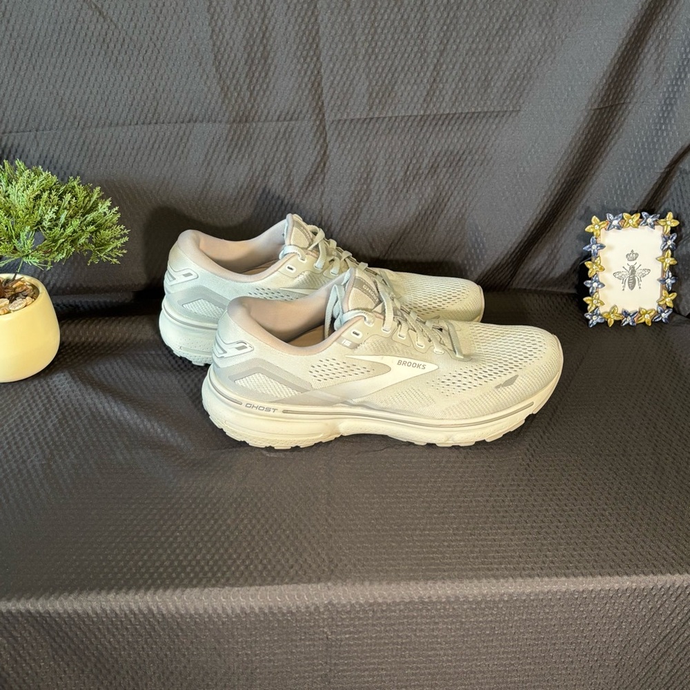 Brooks Ghost Athletic Shoes with Cushioned Midsole